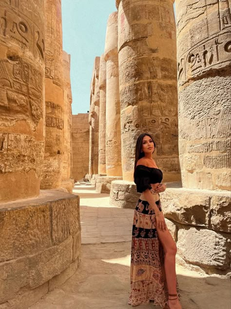 Egypt Outfits Women, Sahara Desert Outfit, Cairo Pyramids, Egypt Outfits, Desert Outfit, History Of Egypt, Morocco Fashion, Nile Cruise, Egypt Aesthetic