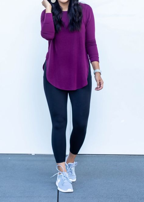 Teal Leggings Outfit, Purple Leggings Outfit, Casual Fall Tops, Blue Leggings Outfit, Tops To Wear With Leggings, Outfits Leggins, Long Sleeve Shirt Outfits, Leggings Outfit Casual, Fall Vacation