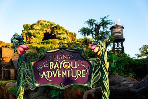 Tiana's Bayou Adventure at Magic Kingdom is close to opening and the construction walls were pulled down at Walt Disney World plus a first look inside! Disney World Princess, Nova Orleans, Disney Imagineering, Splash Mountain, Shanghai Disney Resort, Adventure Photos, Tower Defense, Walt Disney Animation Studios, Walt Disney Animation