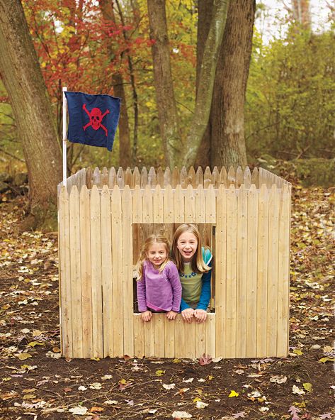 How to make a versatile backyard play area, with instructions for parents and kids Wooden Fort, Outdoor Forts, Diy Fort, Backyard Fort, Kids Forts, Play Area Backyard, This Old House, Play Structure, Backyard Play