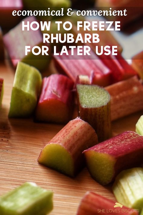 Diced rhubarb on a wooden cutting board. Freeze Rhubarb, Rhubarb Recipes Pie, Rhubarb Sauce, Italian Christmas Cookies, Tart Filling, Cupcakes With Cream Cheese Frosting, Rhubarb Pie, Italian Recipes Traditional, Italian Recipes Easy