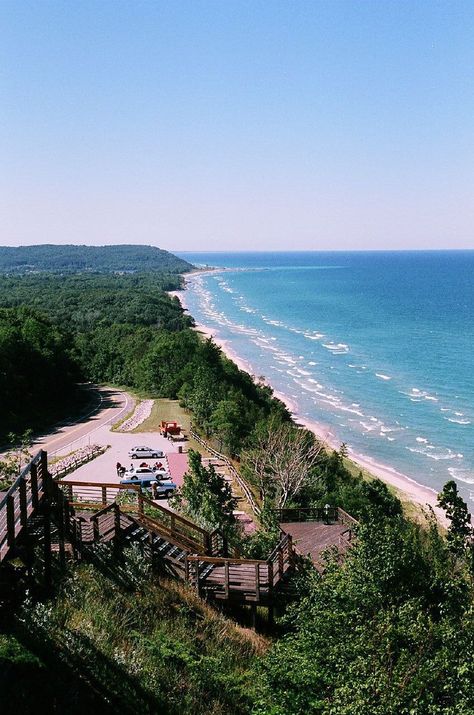 M22 Scenic Overlook Lake Michigan Arcadia MI | dhamp_oh | Flickr Michigan Aesthetic, Michigan Adventures, Michigan Road Trip, Michigan Summer, Michigan Beaches, Michigan Vacations, Traverse City Michigan, Michigan Travel, Michigan Usa