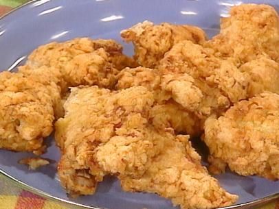 Picnic Basket Buttermilk Fried Chicken Recipe | Food Network Buttermilk Fried Chicken Recipe, Vegetable Shortening, Chicken Milk, Buttermilk Chicken, Fried Chicken Recipe, Buttermilk Fried Chicken, Chicken Pieces, Southern Fried Chicken, Menu Plan