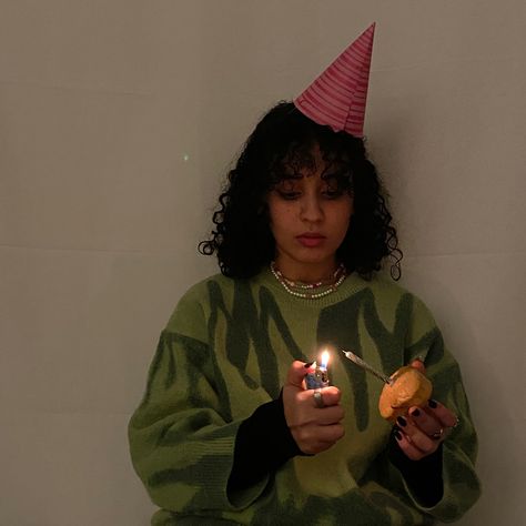 Birthday Instagram Ideas Aesthetic, Birthday Hats Aesthetic, Party Hats Aesthetic, Creepy Birthday Aesthetic, Pity Party Photoshoot Ideas, 17 Birthday Picture Ideas, Solo Birthday Aesthetic, Solo Birthday Photoshoot, Solo Birthday Ideas Aesthetic