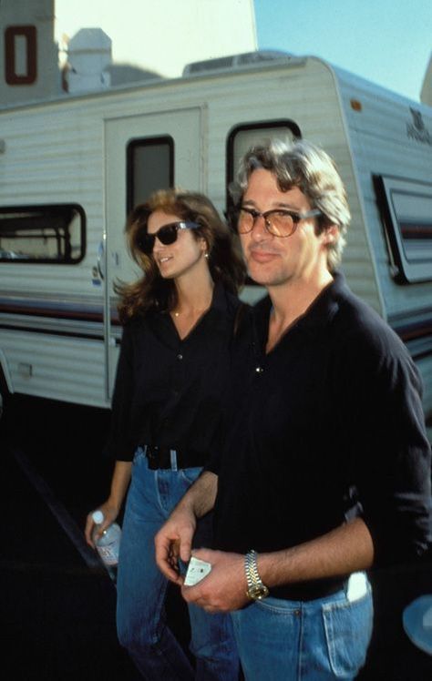 90s Couples, Camping Style, 90s Supermodels, Richard Gere, 90s Outfit, Julia Roberts, Cindy Crawford, Fun Couple, Two People