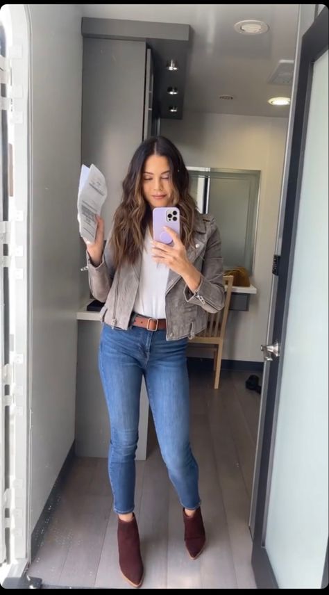 The Rookie, Jenna Dewan, Bermuda Shorts, Mirror Selfie, Womens Shorts