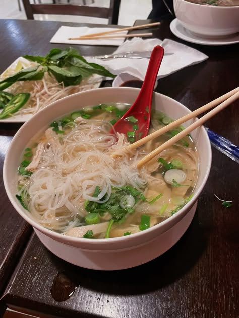 #pho #food #foodporn #foodlover Pho Food Recipe, Pho Pictures, Pho Aesthetic, Pho Food, January Vision Board, Snapchat Story Ideas, Healthy Sandwich, Healthy Sandwich Recipes, Pho Soup