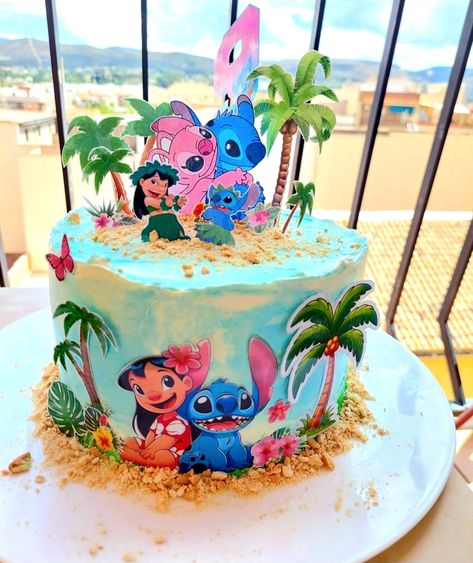 Lilo Birthday Cake, Disney Stitch Cake Ideas, Pastel Lilo Y Stitch, Lilo And Stitch Cake Ideas, Lilo Cake, Bolos Do Stitch, Birthday Cake Stitch, Stitch Torte, Stitch Cake Ideas