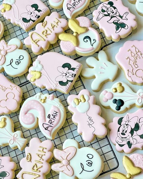 #ohtwoodlescookies on Instagram | Hashtags Minnie Mouse Decorated Cookies, Minnie Mouse Cookies 2nd Birthday, Minnie Mouse Cookies Decorated, Minnie Mouse Birthday Cookies, Minnie Mouse Sugar Cookies, Minnie Cookies, Mickey Cookies, Minnie Boutique, Mouse Cookies