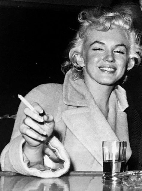 Marilyn Monroe Hollywood Starlet, Estilo Marilyn Monroe, Evelyn Hugo, Marilyn Monroe Quotes, Marilyn Monroe Fashion, Marilyn Monroe Art, Sophie Marceau, Joe Dimaggio, Marilyn Monroe Photos