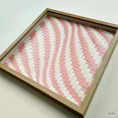 Paper Weaving Projects, Paper Weaving Patterns Design, Weaving Paper, Weaving Patterns Design, Basket Weaving Patterns, Piskel Art, Paper Cutout Art, Paper Weaving, Weaving Designs