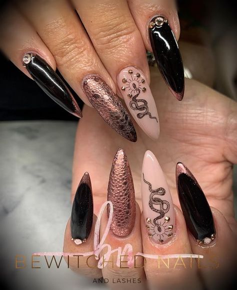 Chrome Snake Nails, Chrome Snake, Snake Nails, Nail Pics, Rose Gold Chrome, Gel Extensions, Gold Snake, Nail Artist, Snake Skin