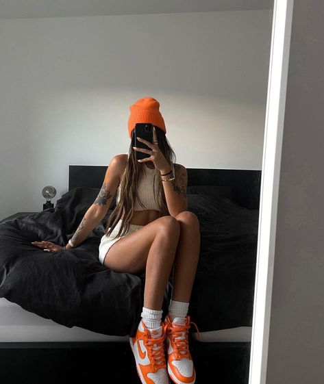 Supreme Outfit, Supreme Girls, Nike Socks, Effortlessly Chic Outfits, Dope Fashion, Insta Photo Ideas, Streetwear Outfit, Fashion Killa, Outfits Aesthetic