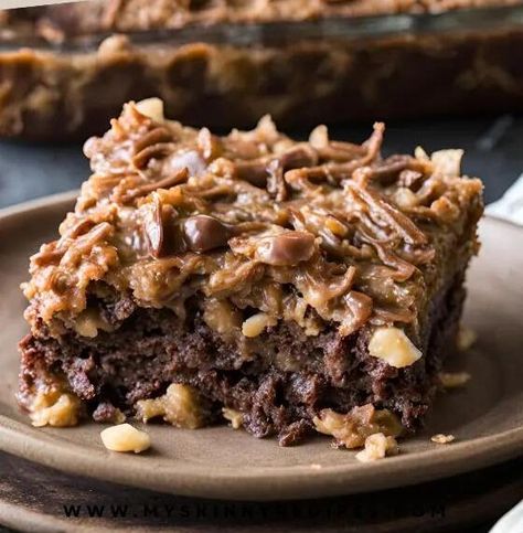 German Chocolate Dump Cake, Butter Pecan Fudge Recipe, Chocolate Dump, Chocolate Dump Cake, Snow Recipe, Old Fashioned Bread Pudding, Gooey Cake, Toscana Soup, Dump Cakes