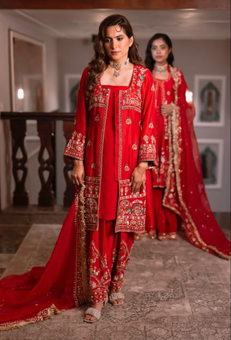 Jaggo Outfit Punjabi, Velvet Pakistani Dress, Punjabi Suit Design, Bridal Suits, Buddha Quote, Pakistani Dress, Punjabi Suit, Suit Design, Fashion Design Dress