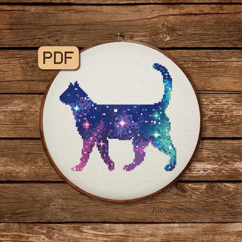 Silhouette Chat, Galaxy Cross, Halloween Cross Stitch Charts, Silhouette Embroidery, Xstitch Patterns, Galaxy Cat, Halloween Cross Stitch Patterns, Diy Embroidery Designs, Nature Cross Stitch