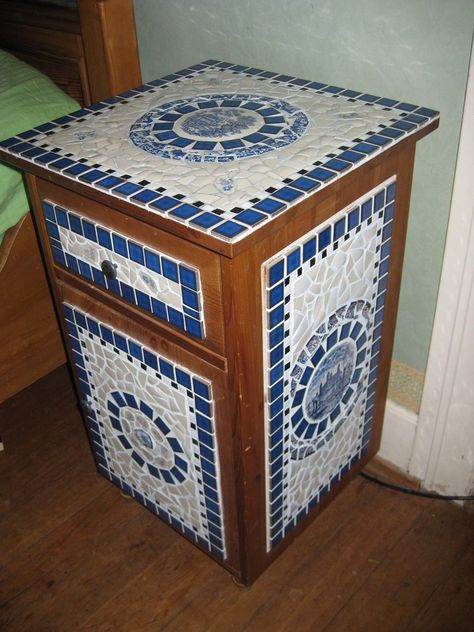 Bedside Table mosaic | Flickr - Photo Sharing! Glass Tile Bathroom, Table Mosaic, Mosaic Furniture, Deck Table, Mosaic Pots, Mosaic Table Top, Mosaic Tile Art, Mosaic Madness, Mosaic Art Projects