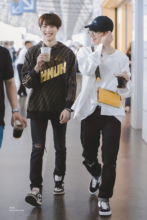 Outfit Cowok, Airport Fashion Kpop, Yangyang Wayv, Nct Ten, Fashion Idol, Yang Yang, 인물 사진, Airport Style, Kpop Fashion