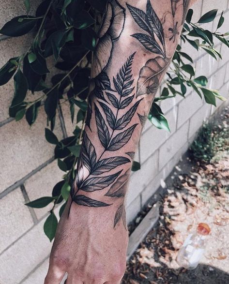 Gorgeous leaves tattoo on the right forearm Traditional Tattoo Leaves, Tattoo Leaves, Botanisches Tattoo, Tattoo Ideas Males, Omerta Tattoo, Theme Tattoo, Floral Tattoo Sleeve, Botanical Tattoo, Full Sleeve Tattoo