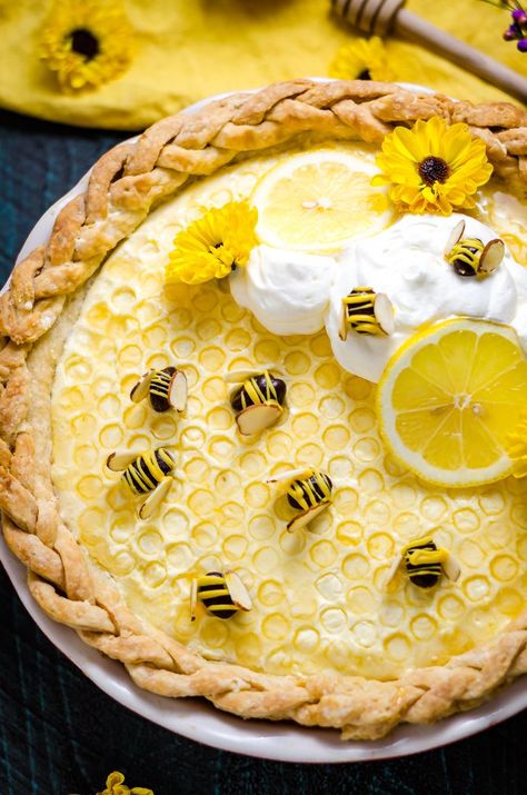 Lemon Chiffon Pie, Chiffon Pie, Lemon Chiffon, Wedding Dessert, Lemon Pie, Chiffon Cake, Honey Lemon, Interesting Ideas, Pie Dessert