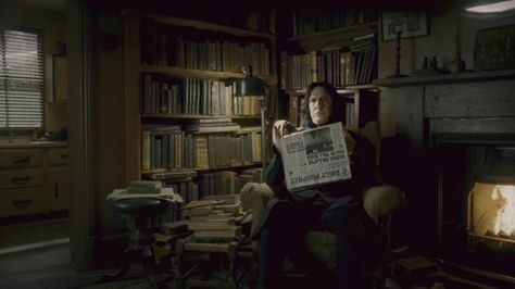 Severus Snape reading the Daily Prophet Snape House, Rogue Harry Potter, Philosopher Stone, Harry Potter Wiki, Professor Severus Snape, Jean Gabin, Alan Rickman Severus Snape, Snape Harry Potter, Gellert Grindelwald