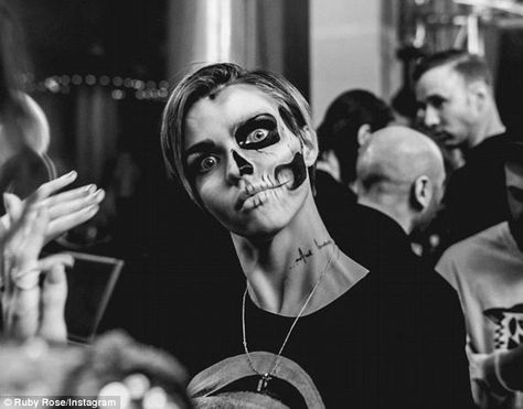 Ruby Rose Hair, Rosé Black And White, Amazing Halloween Makeup, Australian Models, Orange Is The New Black, Star Ruby, Ruby Rose, Girl Crush, Halloween Makeup