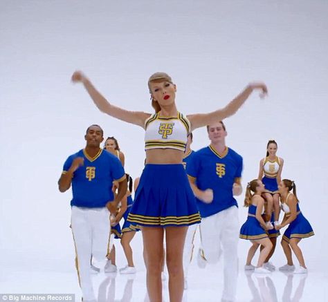 Give us a T! Swift then assumed the garb of a cheerleader as she was launched up into the air Shake It Off Music Video Outfits, Shake It Off Cheerleader Costume, Cute Halloween Costumes Taylor Swift, 1989 Cheerleader, Taylor Swift Shake It Off Outfits, Shake It Off Costume, Shake It Off Outfits, Shake It Off Cheerleader, Iconic Taylor Swift Outfits