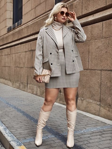 Blazer And Skirt Outfits Plus Size, Skirt Suit Plus Size, Plus Size Skirt Suit, Blazer Outfits Midsize, Plus Size Blazer Outfits, Stemme Fashion, Blazer And Skirt Outfits, Preppy Plus Size, Plaid Blazer Outfit