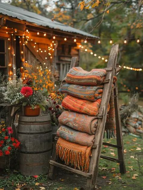 Charming Outdoor Rustic Wedding Reception Decor Ideas Rustic Home Decor Outdoor, Fall Outdoor Vow Renewal Ideas, Wedding Decor Fall Rustic, Rustic Outdoor Party Ideas, Rustic Outdoor Dinner Party, Fall Wedding Venues Outdoor Rustic, Autumn Deck Decor, Rustic Home Wedding, Small Cottagecore Wedding