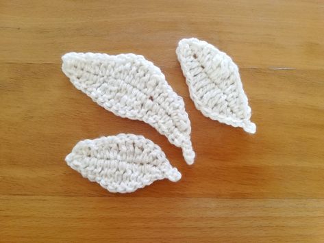 Crochet a Feather by Selina Veronique Crochet free pattern Feather Crochet Pattern, Crochet Feathers Free Pattern, Feather Crochet, Crochet Feather, Crochet Easy, Free Pdf Pattern, Crochet Blog, Feather Headband, Youtube Link