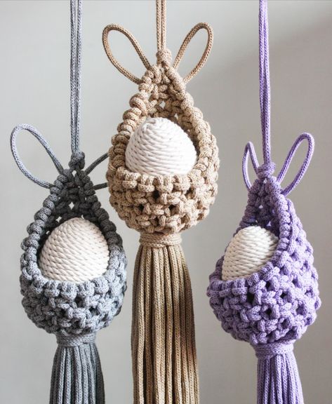 (80) Sasha MACRAMESSAGE - YouTube Macrame Products, Macrame Plant Hanger Tutorial, Macrame Wall Hanging Diy, Crochet Motif Patterns, Macrame Boho, Easter Projects, Macrame Patterns Tutorials, Macrame Plant Hangers, Crochet Flower Tutorial