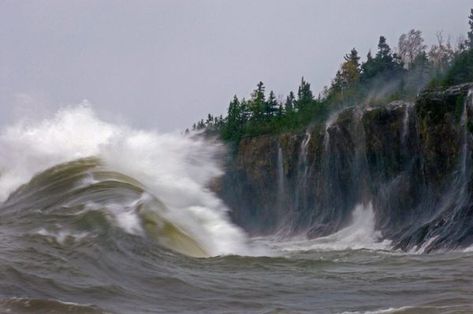 Storm Waves, Great Lakes Shipwrecks, Rogue Wave, Storm Surge, Small Lake, The Great Lakes, Lake Huron, Oceanography, Crashing Waves