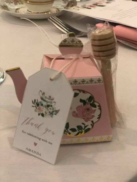 Amanda’s Bridal Shower | CatchMyParty.com Tea Party Favor Ideas, Tea Party Wedding Shower Ideas, Tea Party Themed Bridal Shower Ideas, Tea Party Wedding Shower, Diy Bridal Shower Gifts, Bridgerton Party, Floral Tea Party, Wedding Shower Party, Tea Party Bridal