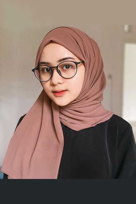 Ootd Pashmina Ceruty Foto Ootd, Pashmina Style, Pashmina Hijab, Model Hijab, Ootd Simple, Yearbook Ideas, Simple Hijab, Tutorial Hijab, Music Illustration