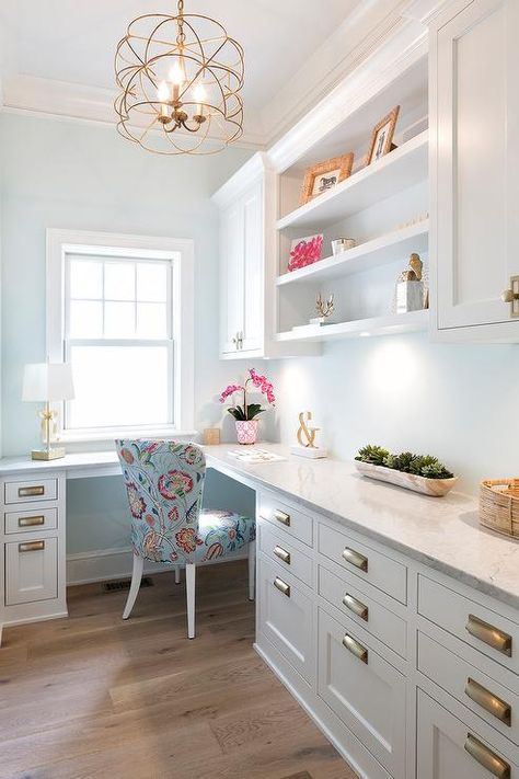 Classic home office boasting white upper cabinets and lower gray cabinets with antique brass cup pulls and an l-shape marble countertop desk. Lake House Interior Design, White Upper Cabinets, Home Office Ideas For Women, Lake House Interior, Interior Design Per La Casa, Home Office Inspiration, Small Home Office, Craft Room Office, Upper Cabinets