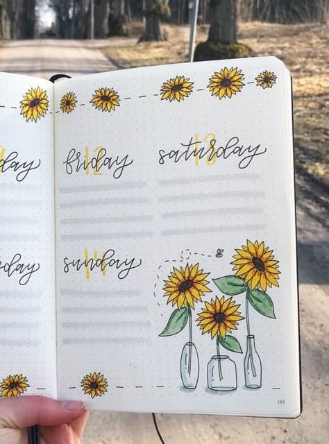 Sunflower Journal Page, Sunflower Journal Ideas, Sunflower Bullet Journal Theme, Bullet Journal Inspiration Layout, Sunflower Bujo, May Bullet Journal Ideas, Sunflower Bullet Journal, Sunflower Journal, Bullet Journal August