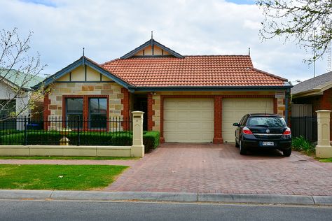 Australian Country Houses, Australia Life, Houses Australia, Australian Houses, House In Australia, Californian Bungalow, Australia Adelaide, Cairns Queensland, Australian House