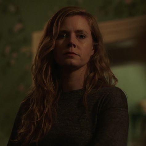 camille preaker Sharp Objects Camille, Camille Preaker, Wattpad Characters, Alan Wake, American Gothic, Favourite Characters, Amy Adams, Sharp Objects, Iconic Characters