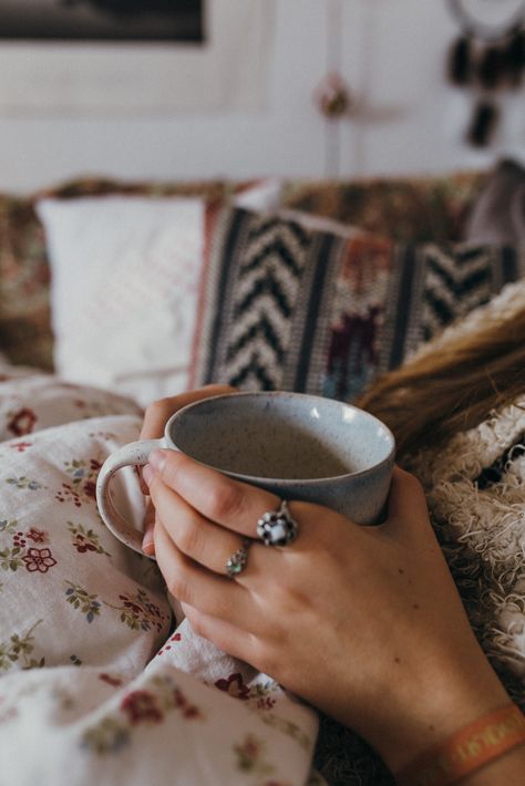 Coffee And Books, Coffee Love, Simple Pleasures, Coffee House, Coffee Break, Coffee Time, A Coffee, Tea Time, Chocolates