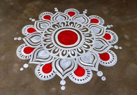 Rangoli Painting On Floor Border, Jhuti Designs, Simple Daily Rangoli Designs, Alpona Design Bengali Easy Simple, Paint Rangoli Designs On Floor, Alpona Design Bengali, Painting Rangoli Design, Jhoti Design, Alpona Art