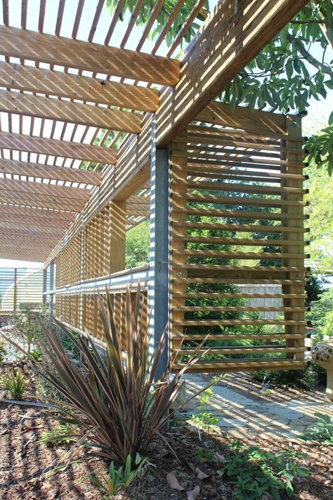 JC Raulston Arboretum Lath House / Frank Harmon Architect Lath House, Pergola Ideas For Patio, Outdoor Pallet Projects, Shade House, Pallet Outdoor, Pergola Plans, Shade Structure, Diy Pergola, Side Yard