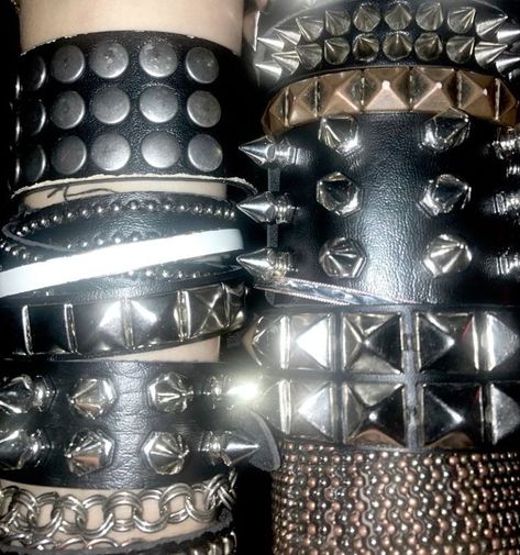 Bracelets Emo, Emo Bracelets, Cute Chains, Government Cheese, Studs Aesthetic, Emo Scene Aesthetic, Scene Bracelets, 80s Alternative, Billie Armstrong