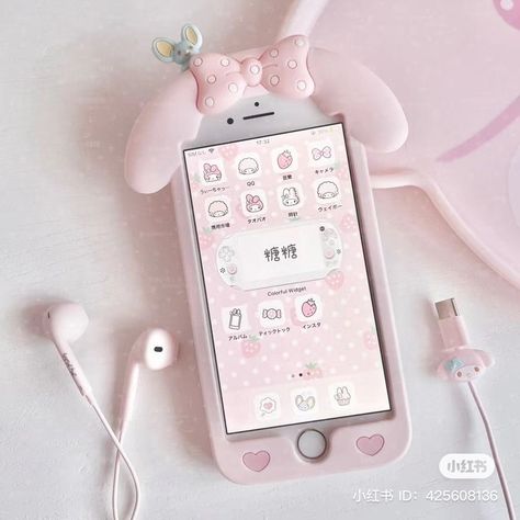 My Melody Themed Phone, School Bag Essentials, Charmmy Kitty, Soft Pink Theme, Retro Gadgets, Retro Anime, Phone Ideas, At A Party, Taking Selfies