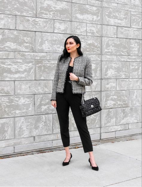 Black Boucle Jacket Outfit, Black And White Tweed Jacket Outfit, Boucle Blazer Outfit, Chanel Blazer Outfit, Black Tweed Blazer Outfit, Tweed Jacket Outfit Women, Tweed Jacket Outfit Casual, Black Tweed Jacket Outfit, Ballet Outfit Ideas