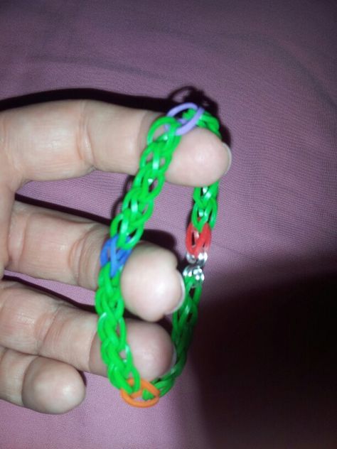 TMNT loom bracelet Tmnt Bracelet, Tmnt Crafts, Kal El, 80's Party, Ninja Turtle Party, Teenage Mutant Ninja Turtles Art, Turtle Party, Rainbow Loom Bracelets, Beads Ideas