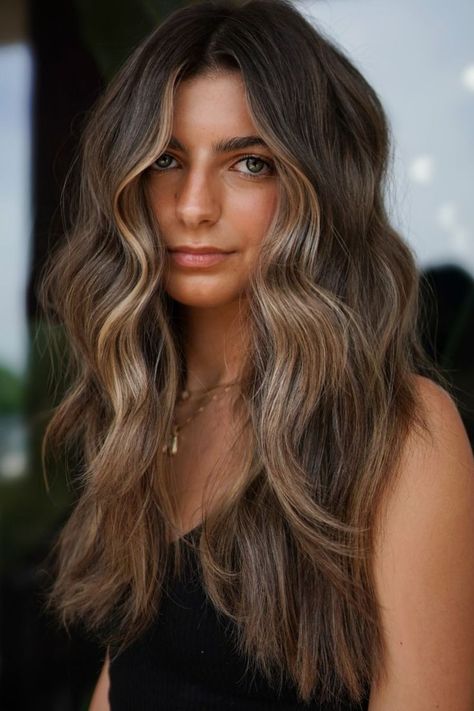 Dimensional brunette hair with soft waves. Brown Balayage Hair, Hair Color Inspiration, Light Brunette Hair, Light Brown Balayage, Dark Brown Balayage, Balayage Hair Color Ideas, Balayage Ideas, Dimensional Brunette, Light Brunette