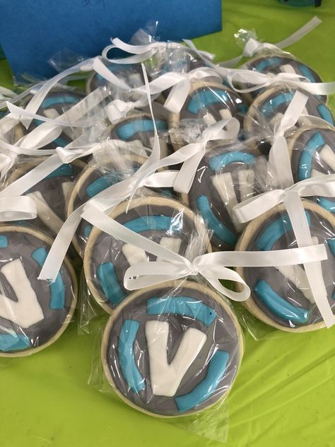 V bucks cookies Party Drink Ideas, Fortnite V Bucks, 10 Birthday Cake, Fortnite Memes, Fortnite Birthday, V Bucks, Boy Birthday Party Themes, Birthday Cake Recipe, 10th Birthday Parties