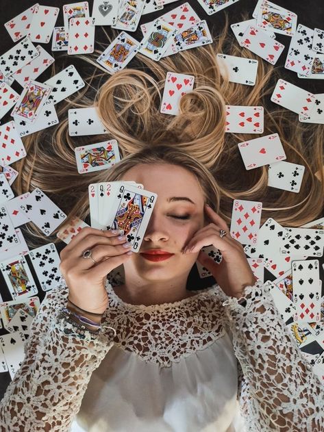 Cool Photoshoot Ideas Creative Portrait Photography, Poker Photography, Creative Portrait Photoshoot Ideas, Creative Photo Shoot Ideas, Creative Shoot Ideas, Photo Shoot Ideas Creative, Shoot Ideas Creative, Artsy Portraits, Card Poses