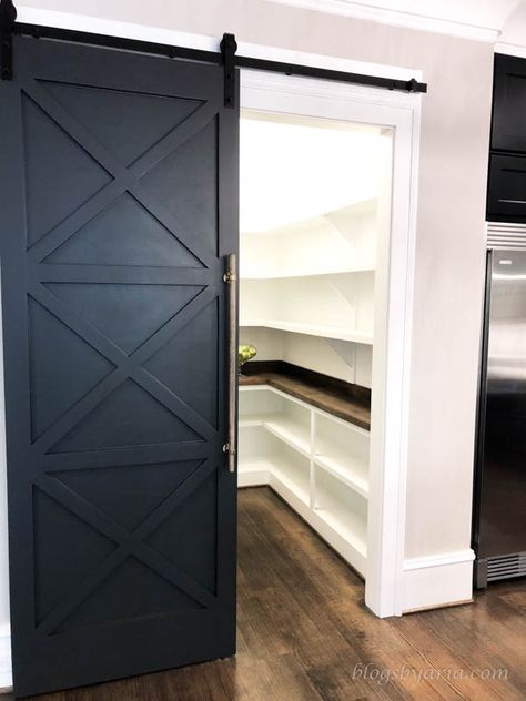 Walk In Pantry With Barn Door, Walk In Pantry Doors, Barn Door Pantry Kitchens, Garde Manger Walk In, Barn Door In Kitchen, Pantry Barn Door Ideas, Finished Pantry, Pantry Barn Door, Pantry Redo