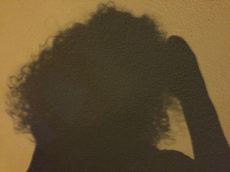 #curly #shade Shadow Pics, Curvy Silhouette, Shadow Pictures, Flower Power, Human Silhouette, Black And Brown, Curly Hair Styles, Avatar, Shades